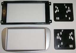 Adattatore Autoradio 2 DIN con staffe Silver per
FORD Focus II dal 2007 in poi
FORD C-Max dal 2006 in poi
FORD S-Max dal 2007 in poi
FORD Galaxy dal 2007 in poi
FORD Kuga dal 2008 in poi
FORD Mondeo IV dal 2008 in po